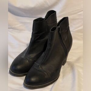 Black Ankle Boots - size 9.5 - very comfy!